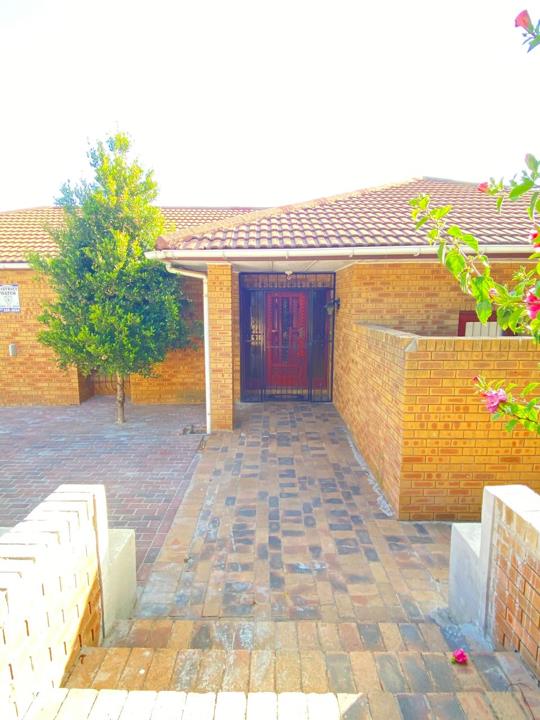 Listing number: P24-117392996, Image number: 3