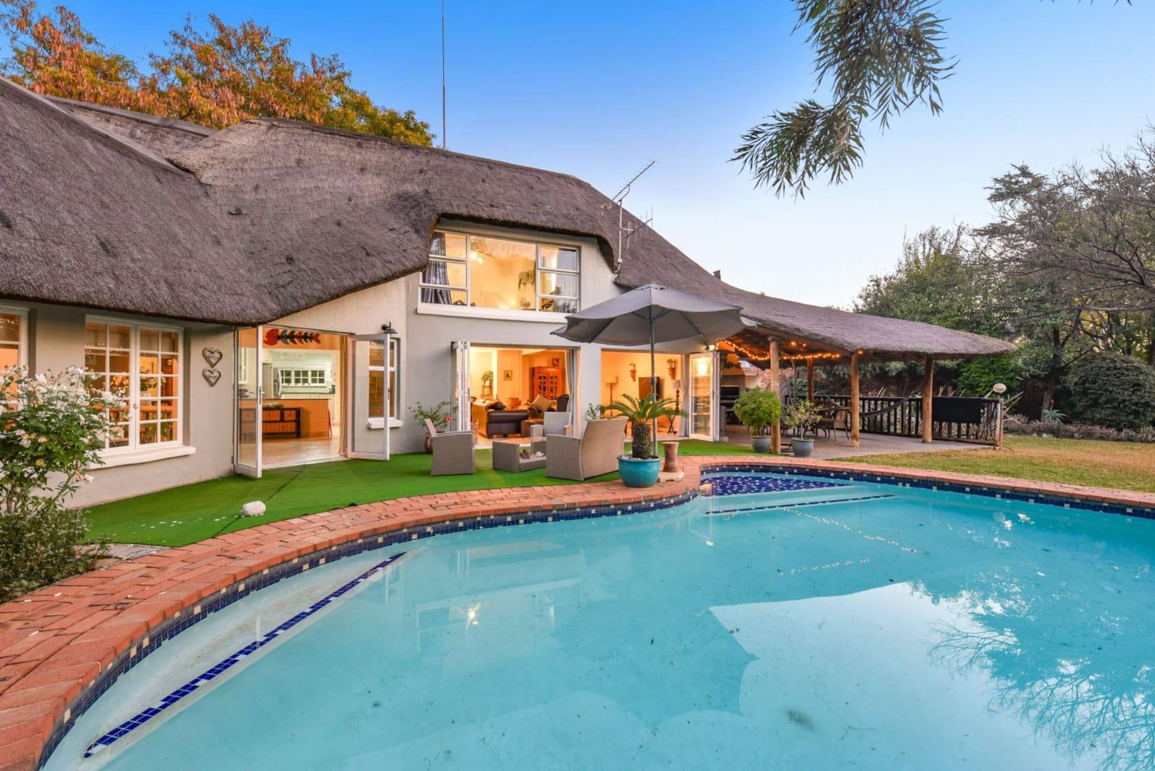 4 Bedroom House for sale in Fourways Gardens - P24-117394507