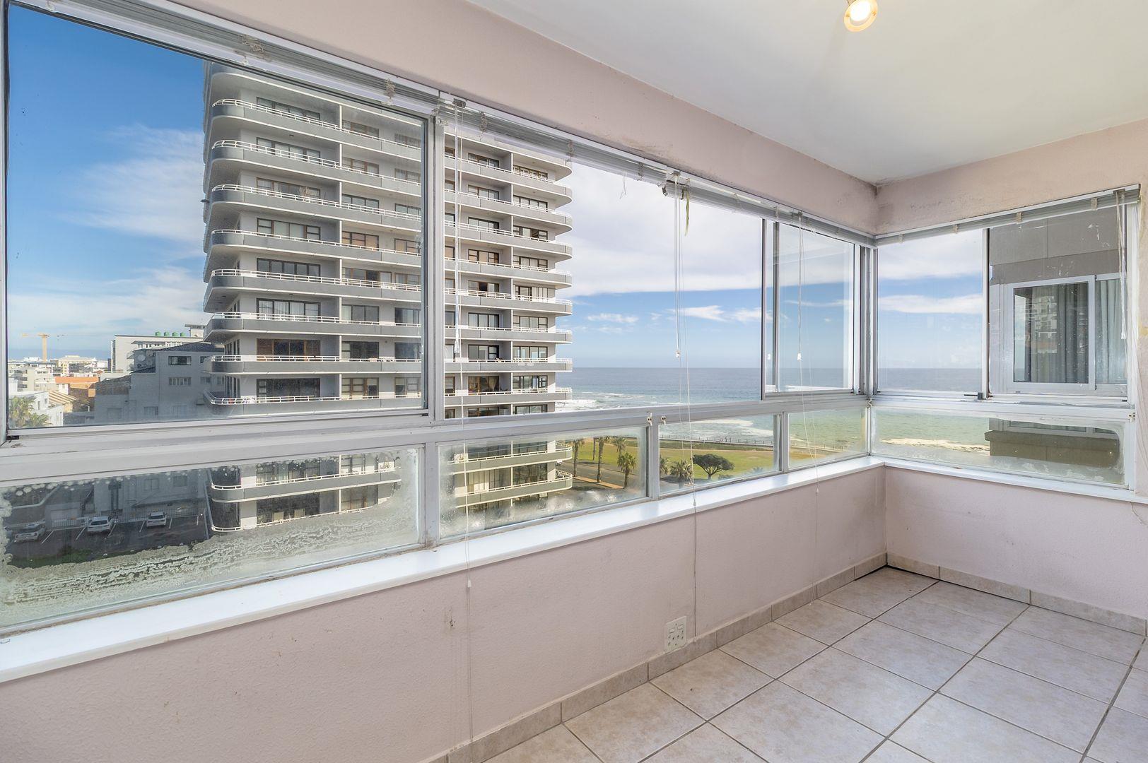 0.5 Bedroom Apartment / flat for sale in Three Anchor Bay - P24-117399064