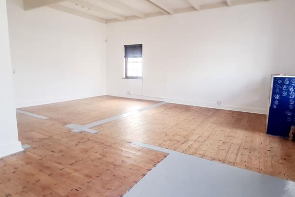 Discover an exceptional commercial opportunity in the heart of Eastcliff, Hermanus. Ideally positioned with excellent visibility and ...