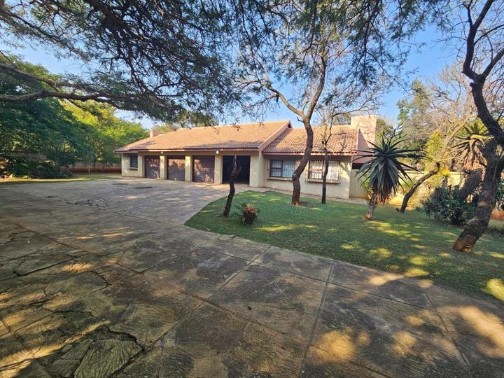 Listing number: P24-117277586, Image number: 3, 8 GARAGES & 2 X FLATLETS