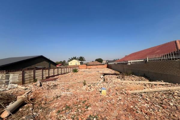 Vacant Land in laudium ext 2


Owner asking R 900 000


Negotiating best offers above R 600 000
