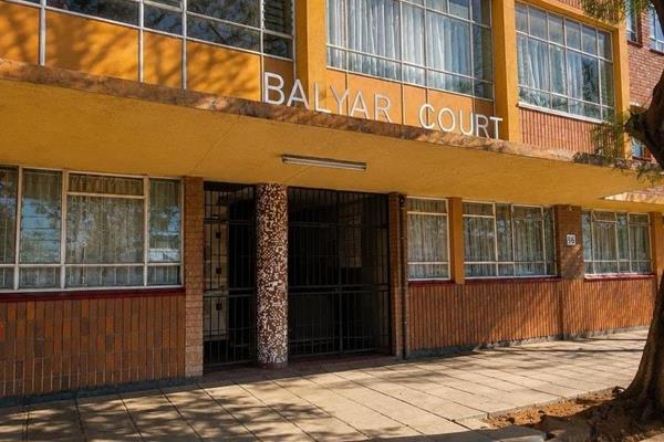 Spacious 2.5-Bedroom Apartment for Sale in the Heart of Klerksdorp CBD

Price: R450 ...