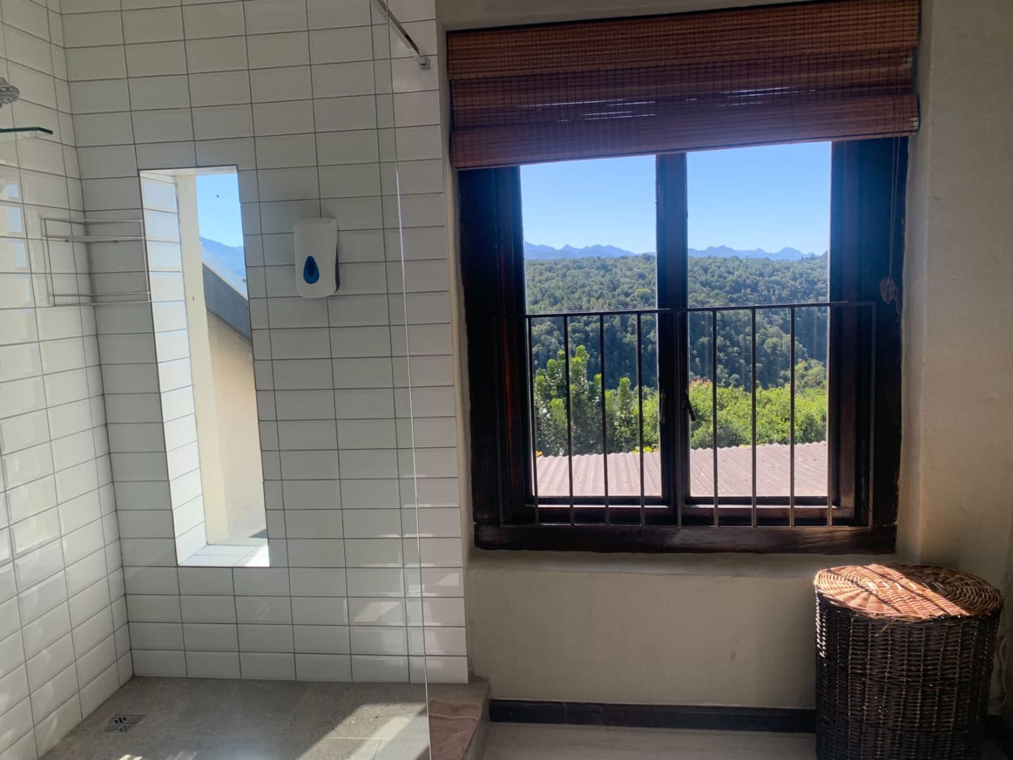 Photo of 3 Bedroom House to rent in The Crags