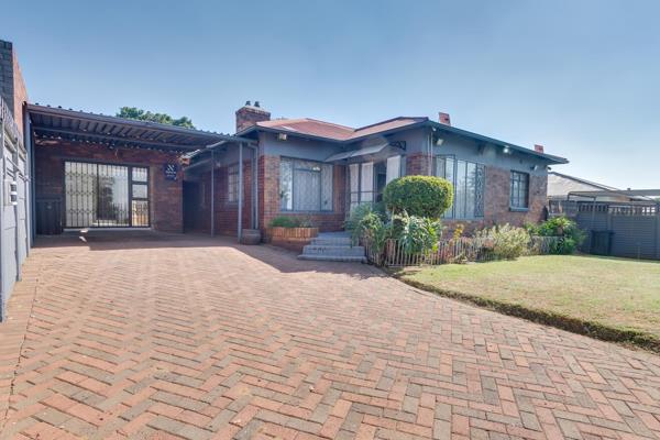 Move-In-Ready Family Home, Flatlet and Prime Location!

Imagine coming home to a peaceful street where friendly neighbours greet you ...