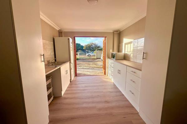 Charming One- Bedroom Cottage to Rent for 6- 12 months in Peaceful Fisherhaven :


This semi-furnished one-bedroom flat offers ...