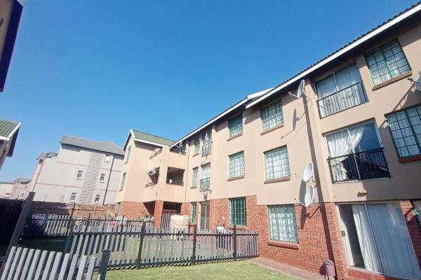 2 Bedroom ground floor apartment in sfe and peaceful complex.
24 Hour guards, restricted ...