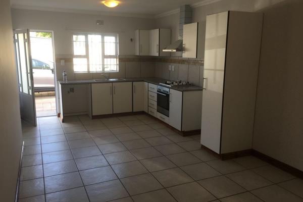 The house is a shared property 

All units are being occupied by professionals 

The is situated I'm Boundary Road and 5 min drive ...