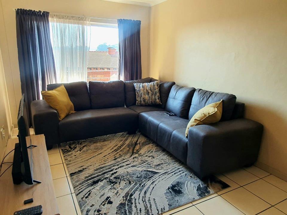 Listing number: P24-117416653, Image number: 1, Lounge