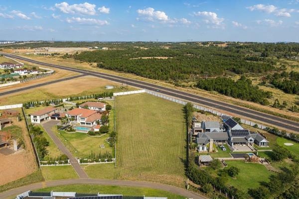 Discover the perfect canvas for your dream home! This 9,172m² elevated stand in the prestigious Mooikloof Heights Estate offers ...