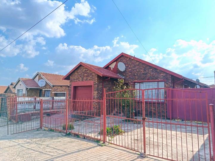 3 Bedroom House for sale in Ratanda - 1658 Makhale St - P24-117420812
