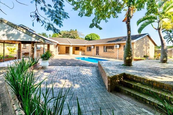 Exclusive Mandate - Situated in the sought-after suburb of Meerensee, this generously sized 5-bedroom home offers the ideal blend of ...