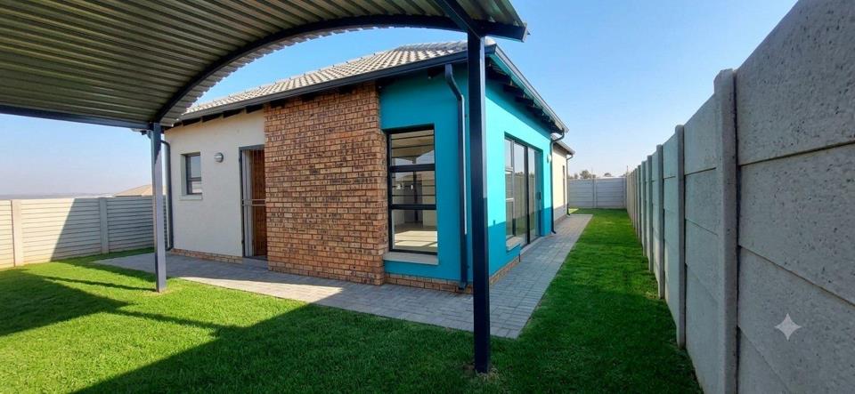 2 Bedroom House for sale in Greenhills Ext 3 - P24-117639769