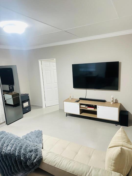 Listing number: P24-117426421, Image number: 2