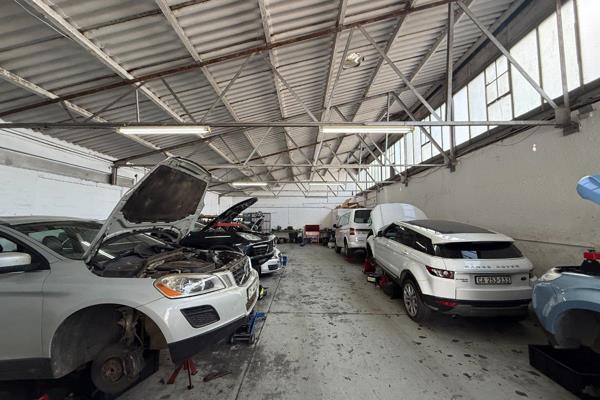 270m² Warehouse with 50m² dedicated yard space to let in Parow East. This ...