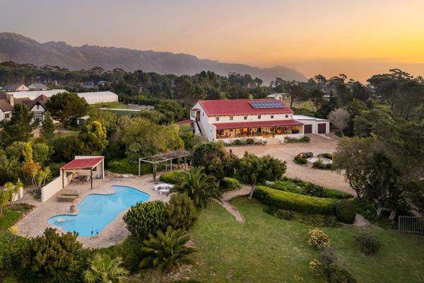 High Riding Country Estate Property : Property and houses for sale in ...