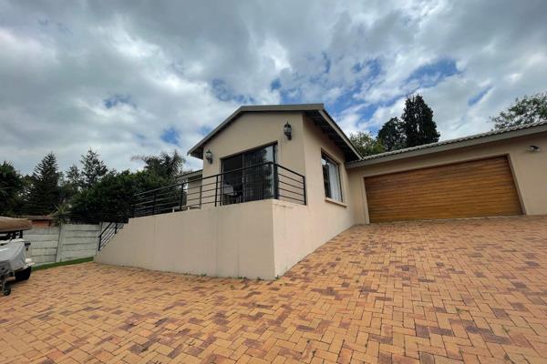 Step into a refined Northcliff retreat where easy living and convenience meet.  Available 1 September 2026.
This townhouse is fiber ...