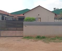 House for sale in Roodekop