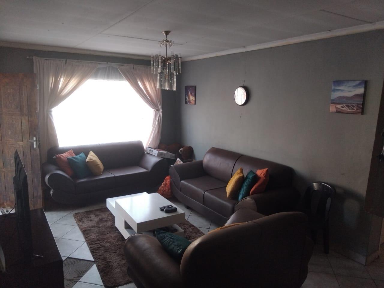 2 Bedroom Townhouse for sale in Rustenburg Central - P24-114351894