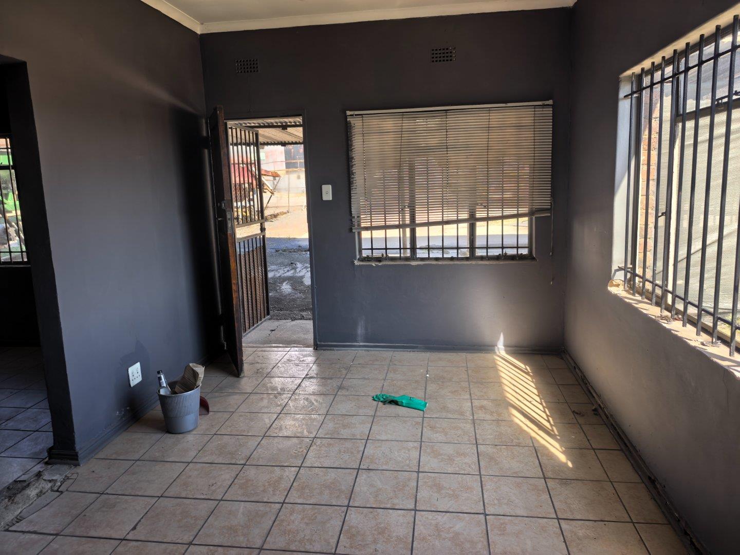Industrial Property to Rent in Witbank Central