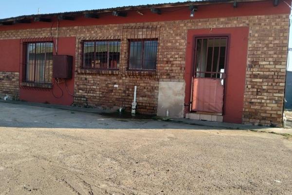 This neat and well-maintained 2-bedroom, 1-bathroom home offers comfortable and convenient living. The property features a functional ...