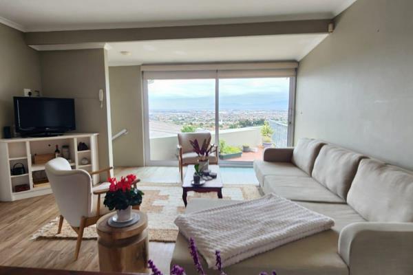 Enjoy peaceful and independent living in this modern, fully self-contained apartment. Perfect for a single professional or quiet ...