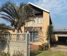 House for sale in Roodepoort North