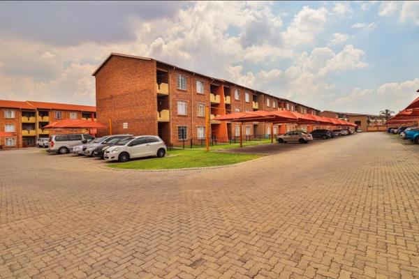 This beautiful and well maintained second floor  2 bedroom apartment offers modern and comfortable living in a secure and convenient location. The unit features two spacoious ...