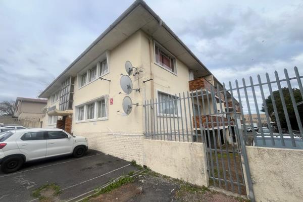 Discover this spacious 2-bedroom apartment, perfectly located in the heart of Parow Central. Offering two well-sized bedrooms with ...
