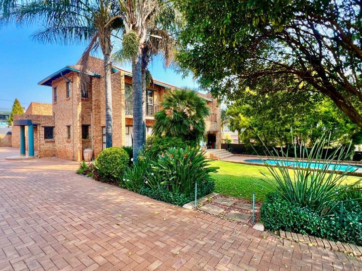 3 Bedroom House for sale in Ruimsig Country Estate - P24-116464546
