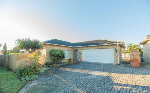 3 Bedroom Townhouse for sale in Lorraine