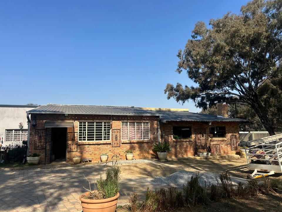 Listing number: P24-117448856, Image number: 1, Front View