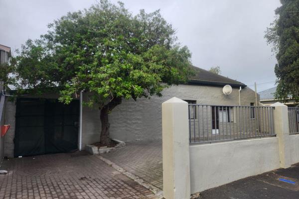 Secure 4-Bedroom Home to Rent

Spacious and secure 4-bedroom, 1-bathroom house available on a shared property.

This home features:

4 ...
