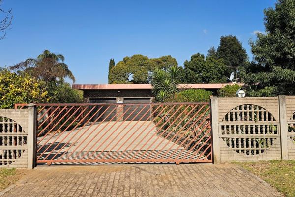 SOLE MANDATE

Situated in the quite area of Del Judor on a 1224m² stand, conveniently close to all essential amenities, this ...
