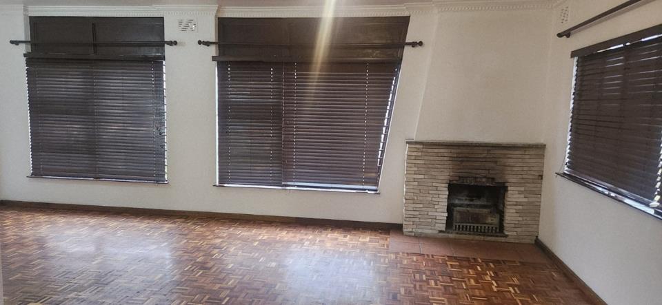 Listing number: P24-117453039, Image number: 3, Fireplace