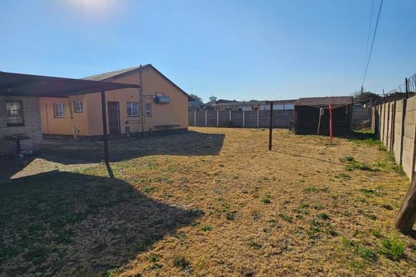 This 3-bedroom property is situated in a safe and quiet area, offering excellent potential for either residential living or a business ...