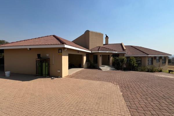 Seekoeiwater, Emalahleni
R4 790 000
10 117m²

Escape the ordinary and discover the perfect blend of modern comfort and ...