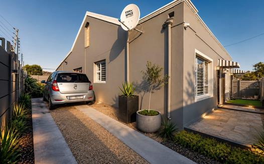 5 Bedroom House for sale in Wynberg Upper