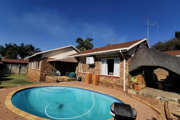 Magnificent 4-Bedroom
Family Home + 2-Bedroom Flatlet This immaculate property
is located in a safe, highly sought-after, upmarket ...