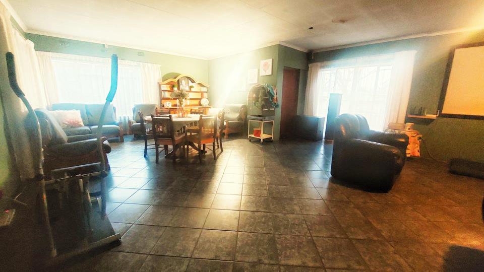 Listing number: P24-117456935, Image number: 2