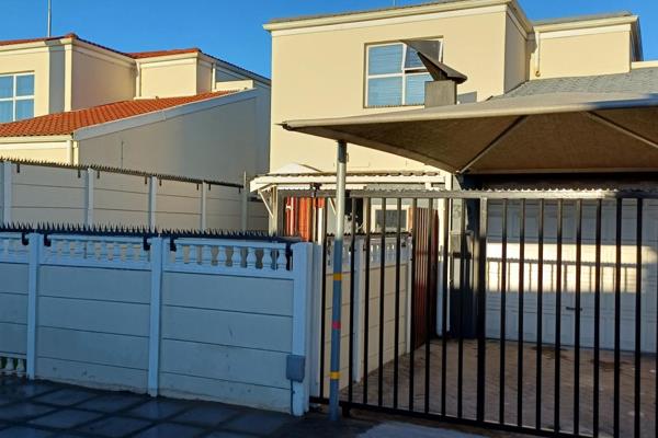This property has a lot to offer!
3Bedrooms, 2Bathrooms, 2Living rooms (ceiling fans in ...