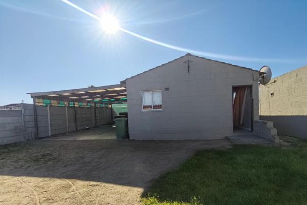 EXCLUSIVE SOLE MANDATE 

This well-positioned 3-bedroom home in Diazville, Saldanha offers comfortable living with excellent potential ...
