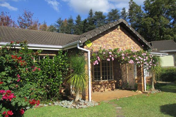 Lovely safe and popular complex.
2 large bedrooms with built in cupboards, main  en-suite.
2 bathrooms one with a bath and one with a ...