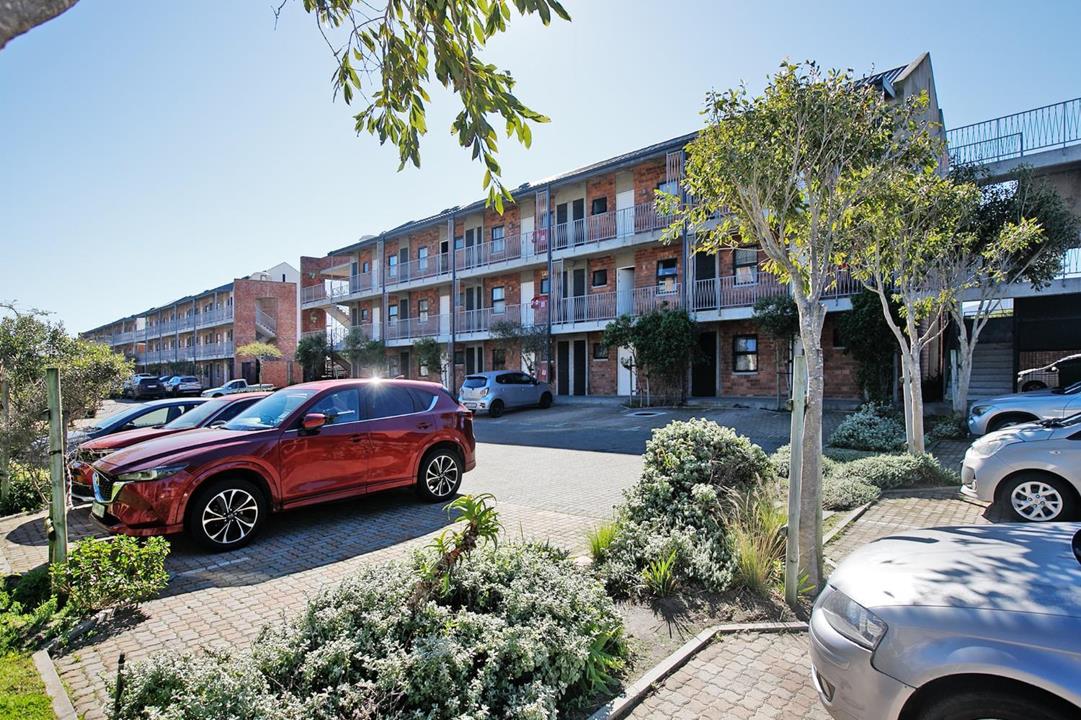 Listing number: P24-117461844, Image number: 1, StayMelville