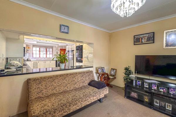 Spacious Family Home in Verulam Central

Welcome to this lovely 3-bedroom ...