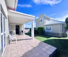 Townhouse for sale in Beacon Bay