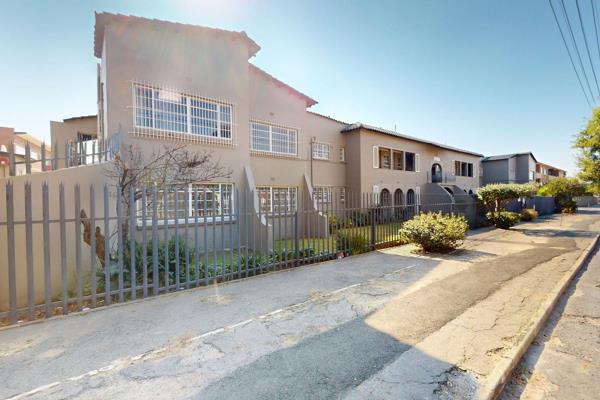 Live Luxury Non-Distressed Auction 

Starting to bid from R450 000.00

This exceptional property is proudly presented through the ...