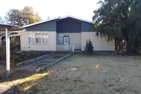 This well-maintained 3-bedroom home offers comfortable family living in the peaceful town of Oviston. The house is fully tiled ...