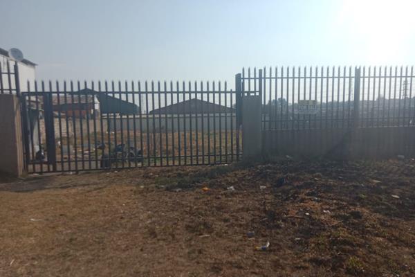 Flat stand behind Coke depot and Build It in Eldoradopark 
Ideal for just about any ...