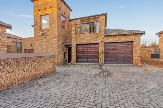 2 Bedroom House for sale in Ruimsig